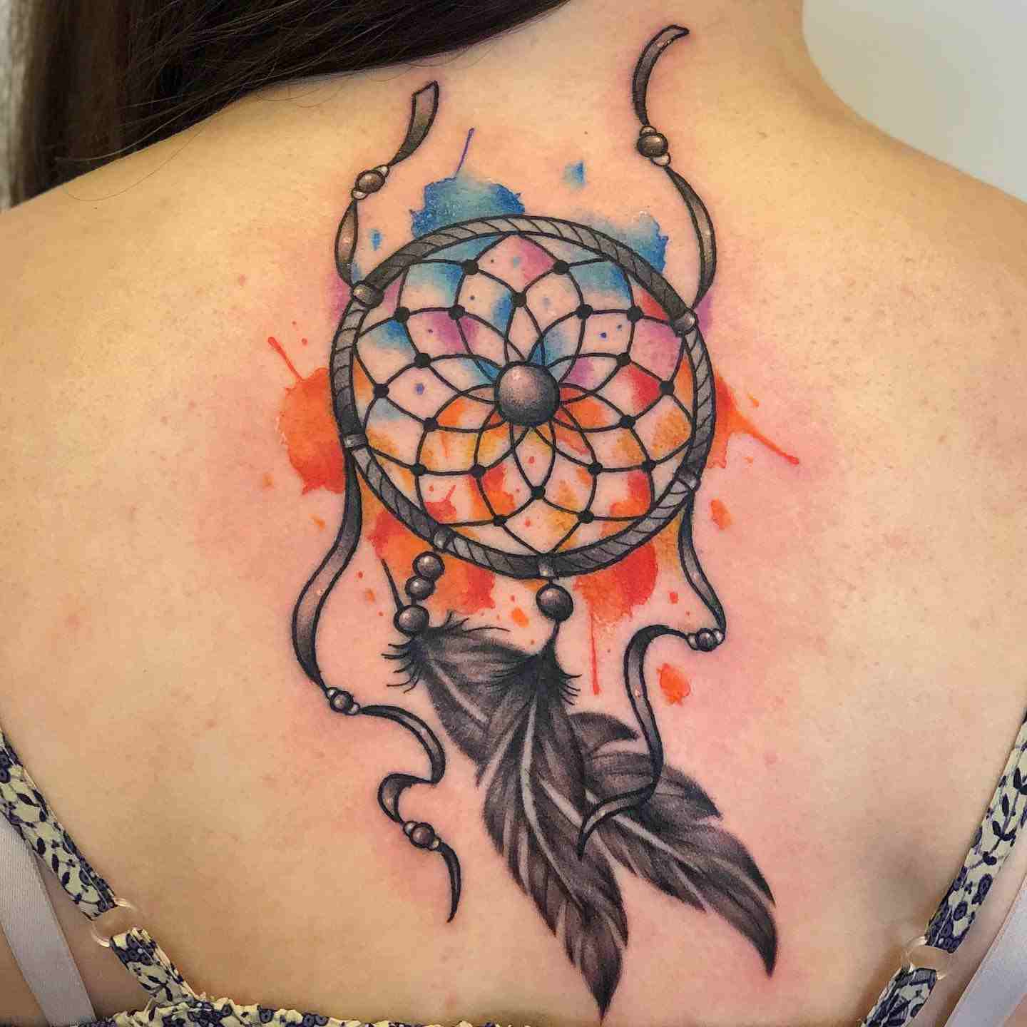 Rücken-Tattoo für Frauen Ideen Traumfänger Tattoodesign Motive Wasserfarben Tattootrends 2019