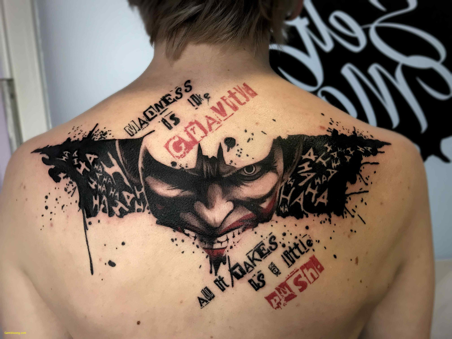 Rücken-Tattoo für Frauen Polka Trash Tattootrends Batman Tattoomotive Ideen