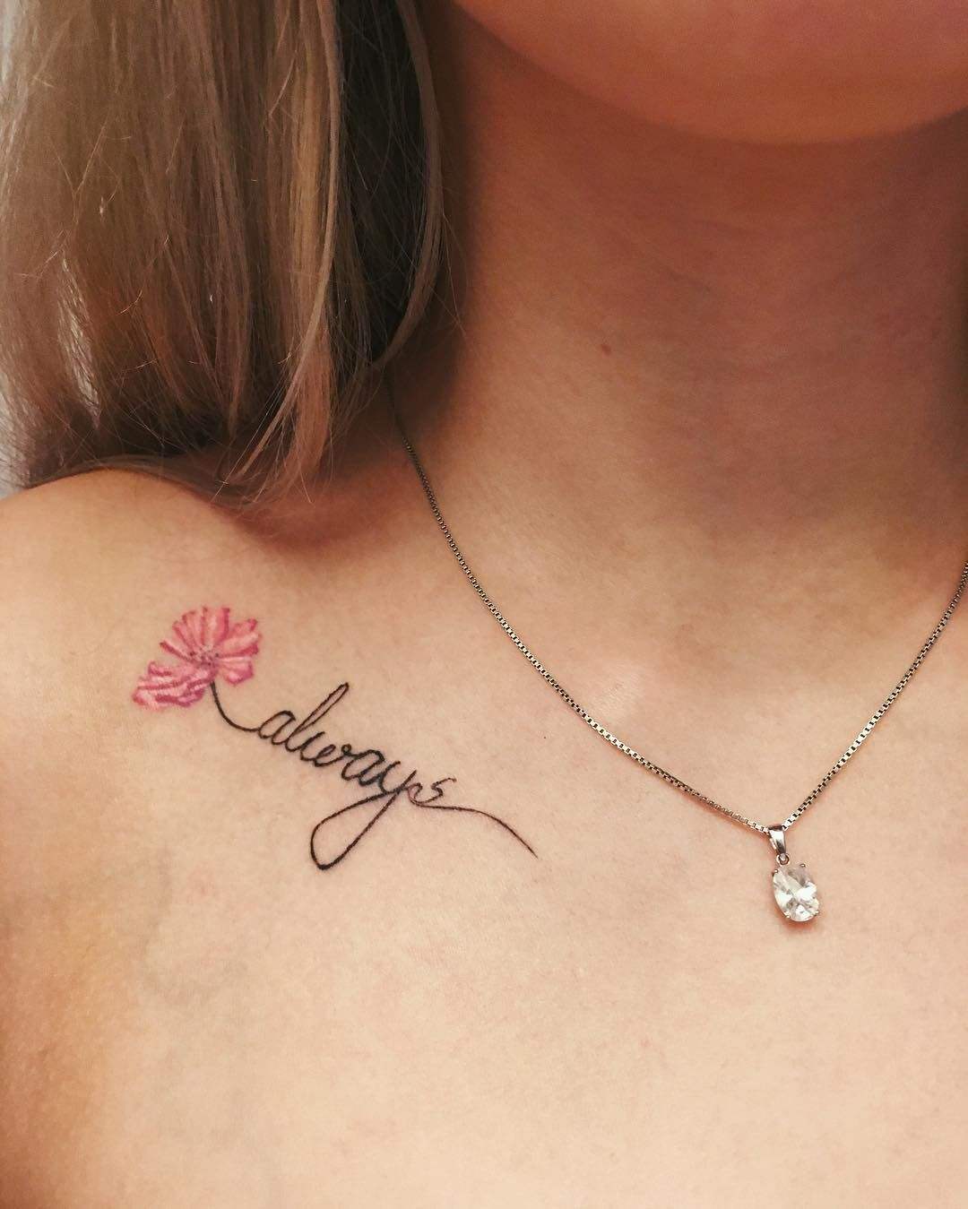 Frauen tattoo schlüsselbein motive Herz Vorlagen