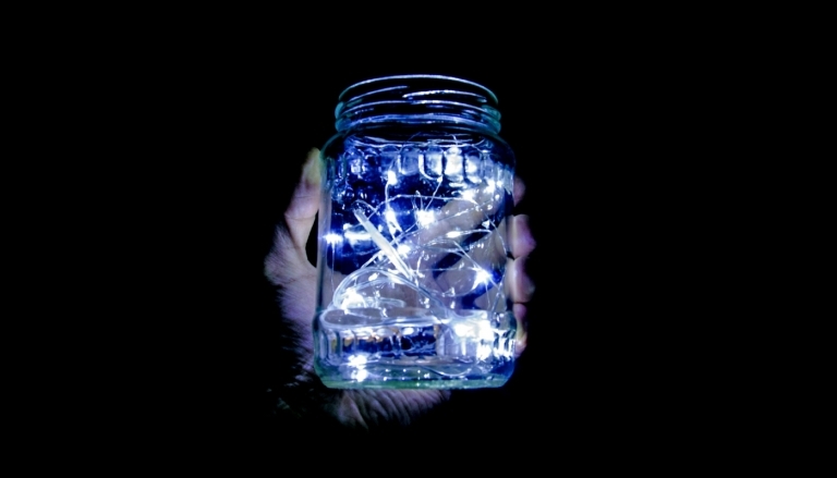 Schnelle leuchtende Gläser selber machen mit LED Lichterkette