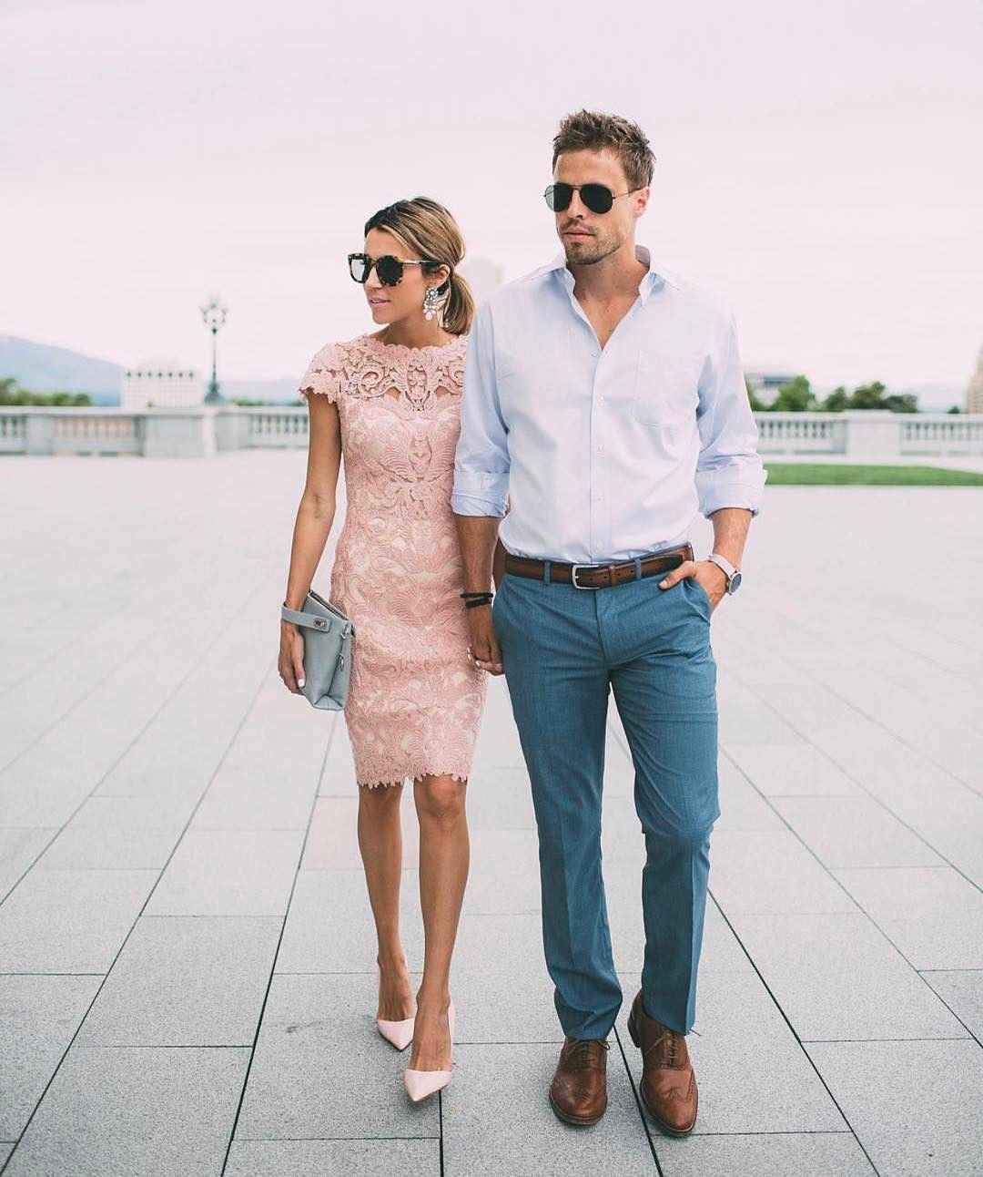 Smart casual Hochzeit Herren Outfit Chinos blaues Hemd Kleid Strickerei Modetrends