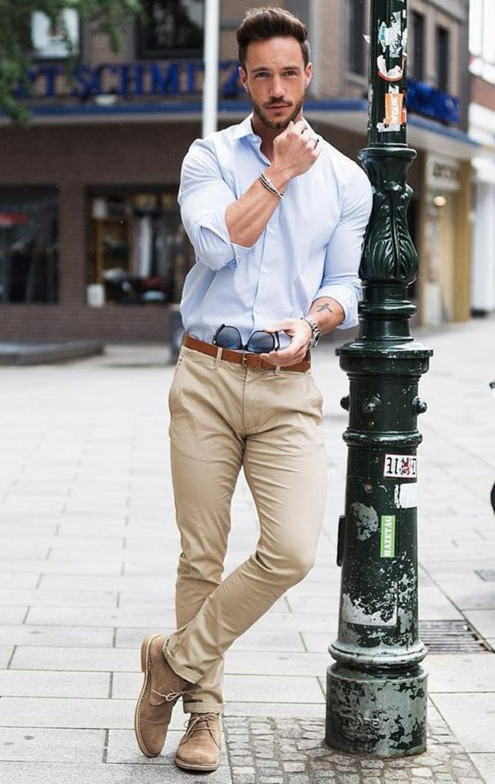 Smart casual Hochzeit Herren beige Hose weißes Hemd Outfit lässig Mann