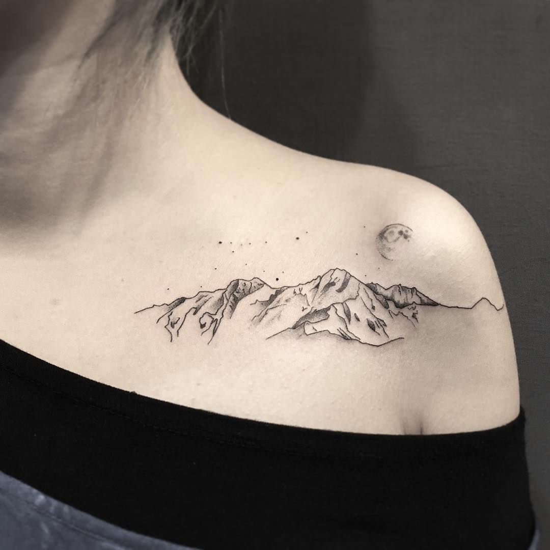 Tattoodesign klein Frauen inspirierend Berge Tattoomotiv