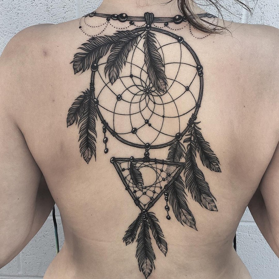 Traumfänger Tattoodesign Ideen Rückentattoo Schmerzen Tattootrends