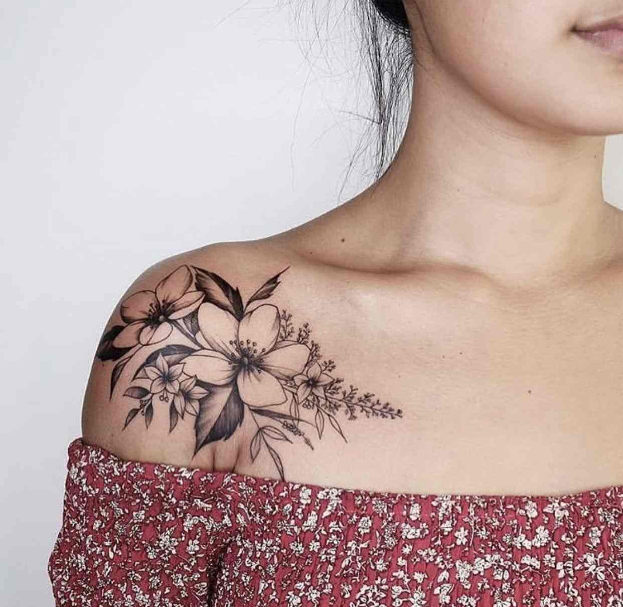 Frauen tattoo schulter