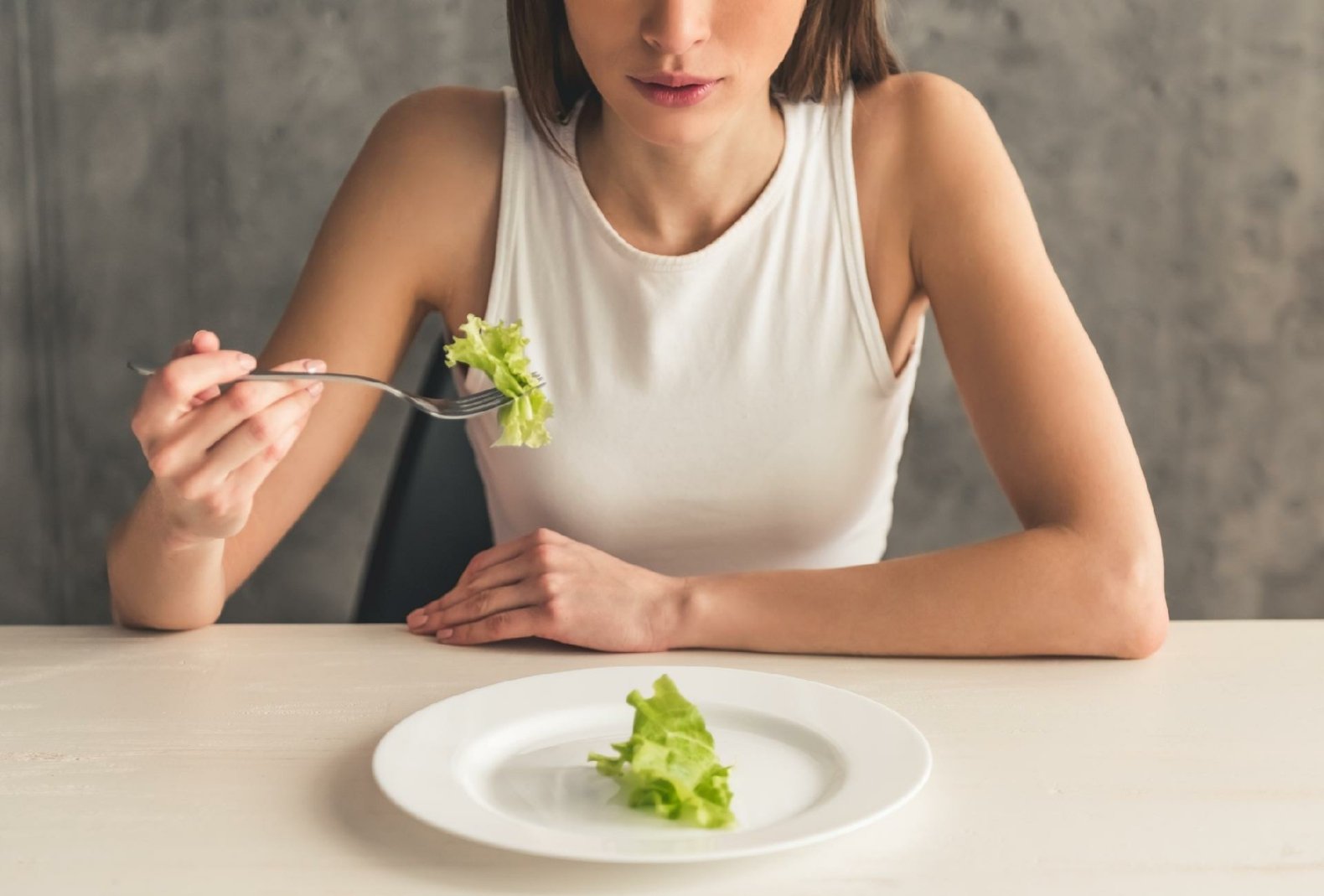 Zu wenig essen ungesund Abnehmen Tipps Mahlzeiten auslassen Gewichtszunahme Ursachen