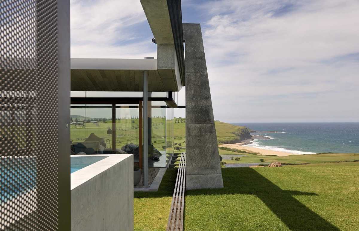 farmhouse in australia from concrete house construction with overview and endless breeding areas