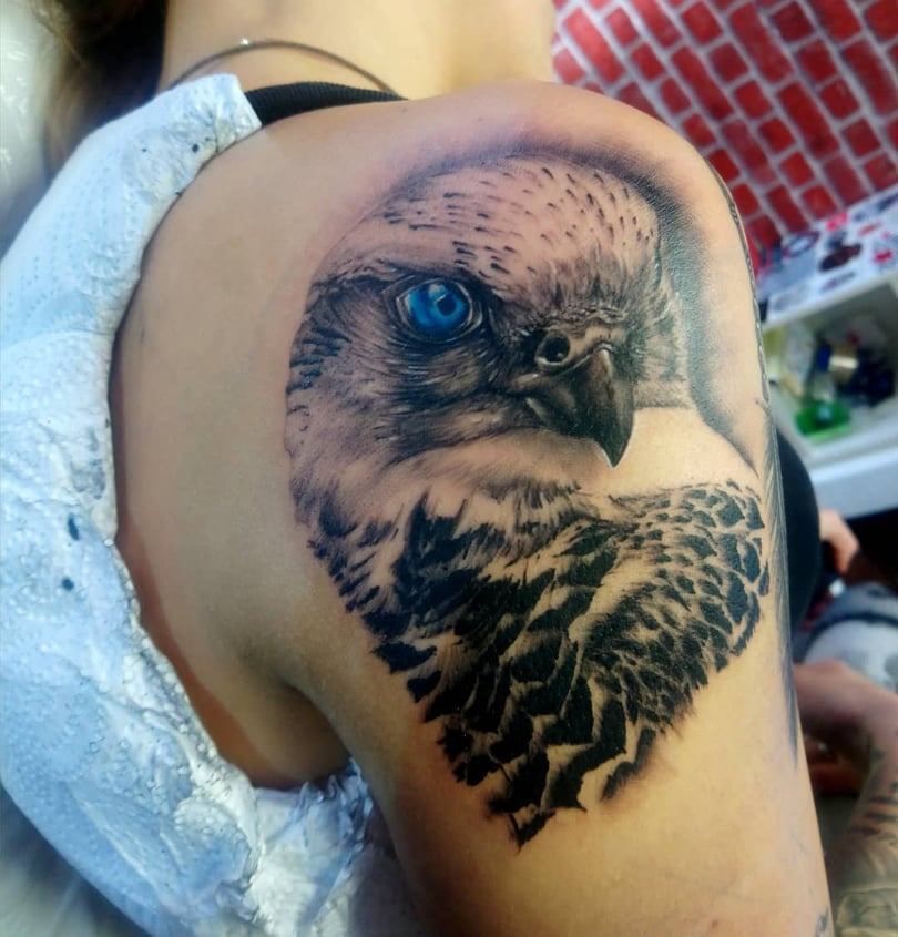 coole Tattoos Tier Vogel Tattoodesign Motive Ideen Schulter Tätowierung