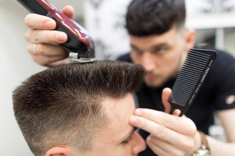 the boxing cut with transition requires precision with the haircut machine and sharp and regular visit to the hairdresser