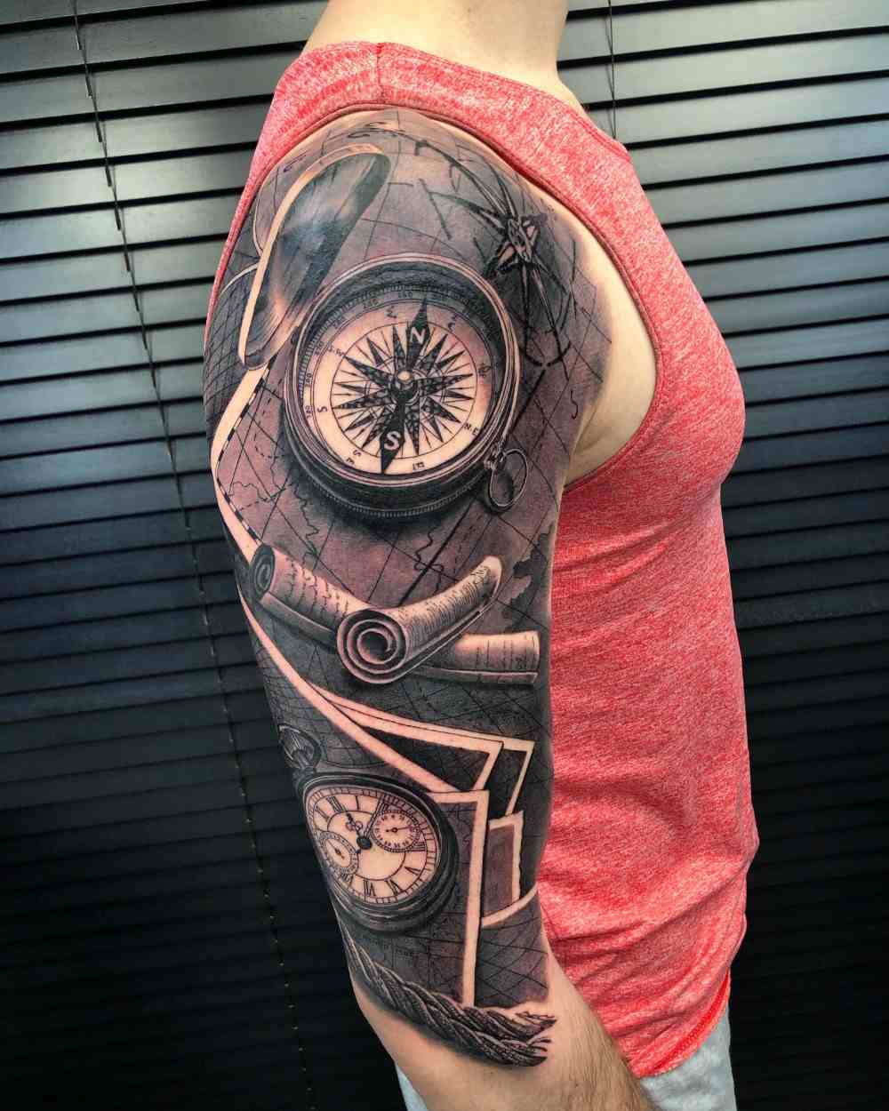 geografische reisen tattoos männer mit kompass weltkarte seamann