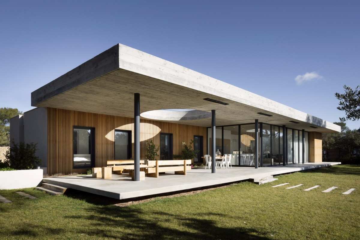 haus aus beton namens maison 0 82 vom architektenbüro pascual architecte in frankreich