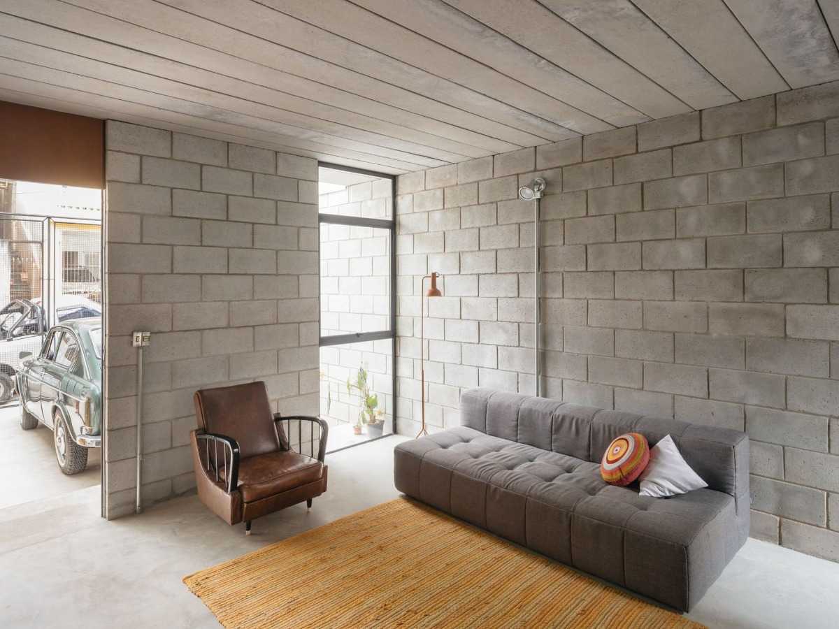 kosten günstig vorteile von beton als baumaterial für wohnzimmer mit couch und sessel