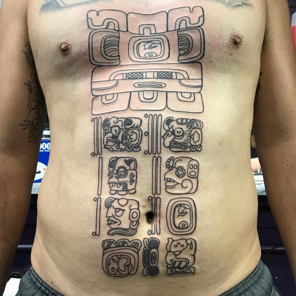 maya tattoos und ihre bedeutung als symbole auf dem bauch tattoo und brust hieroglyphe