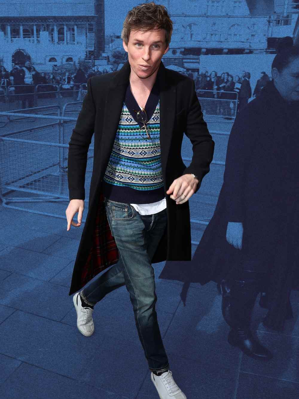 fashion icon eddie redmayne with winter jacket and v-cut pulli 80s fashion men style
