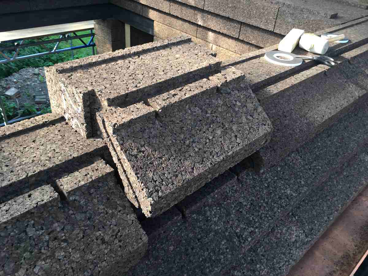 Sustainable building Cutting brick cork material