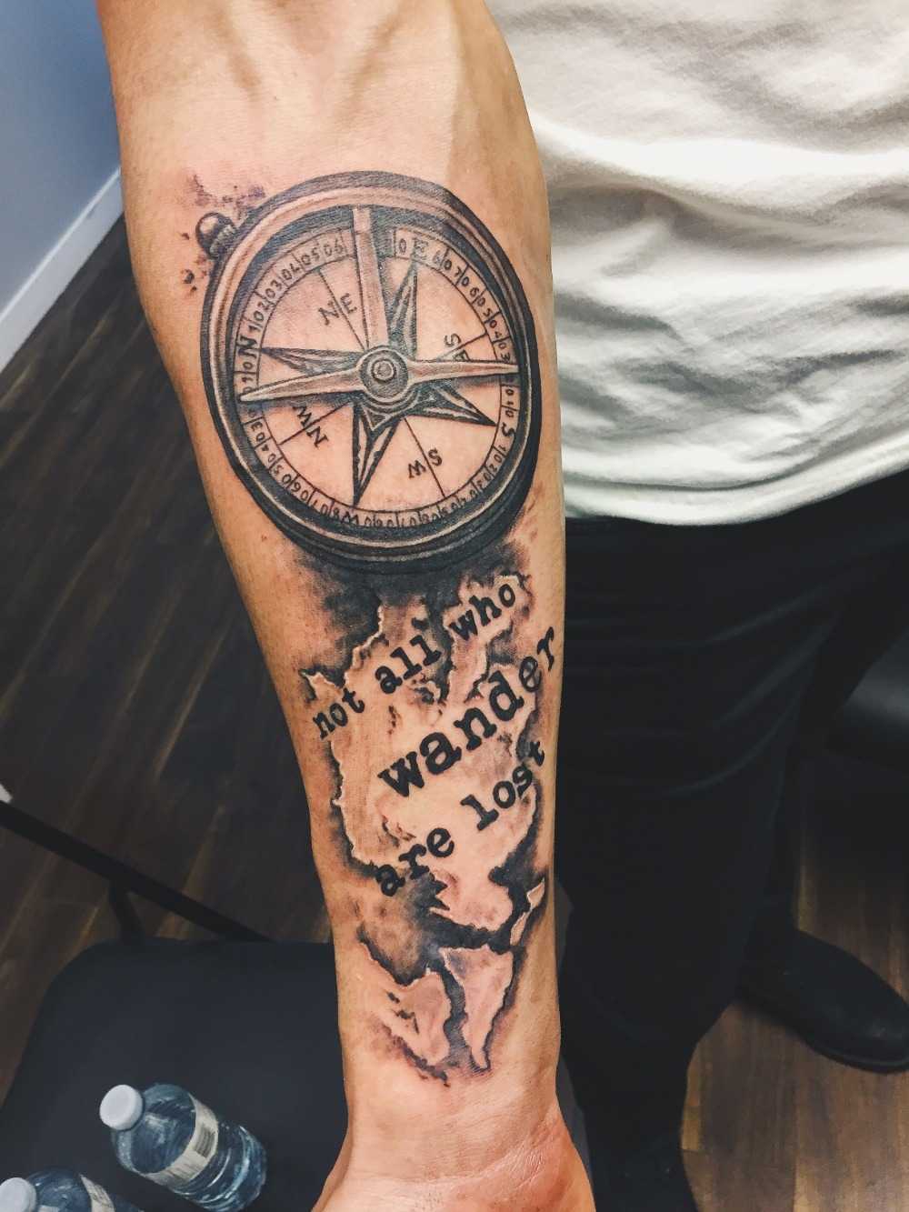 Unterarm mann rose tattoo 101 Compass