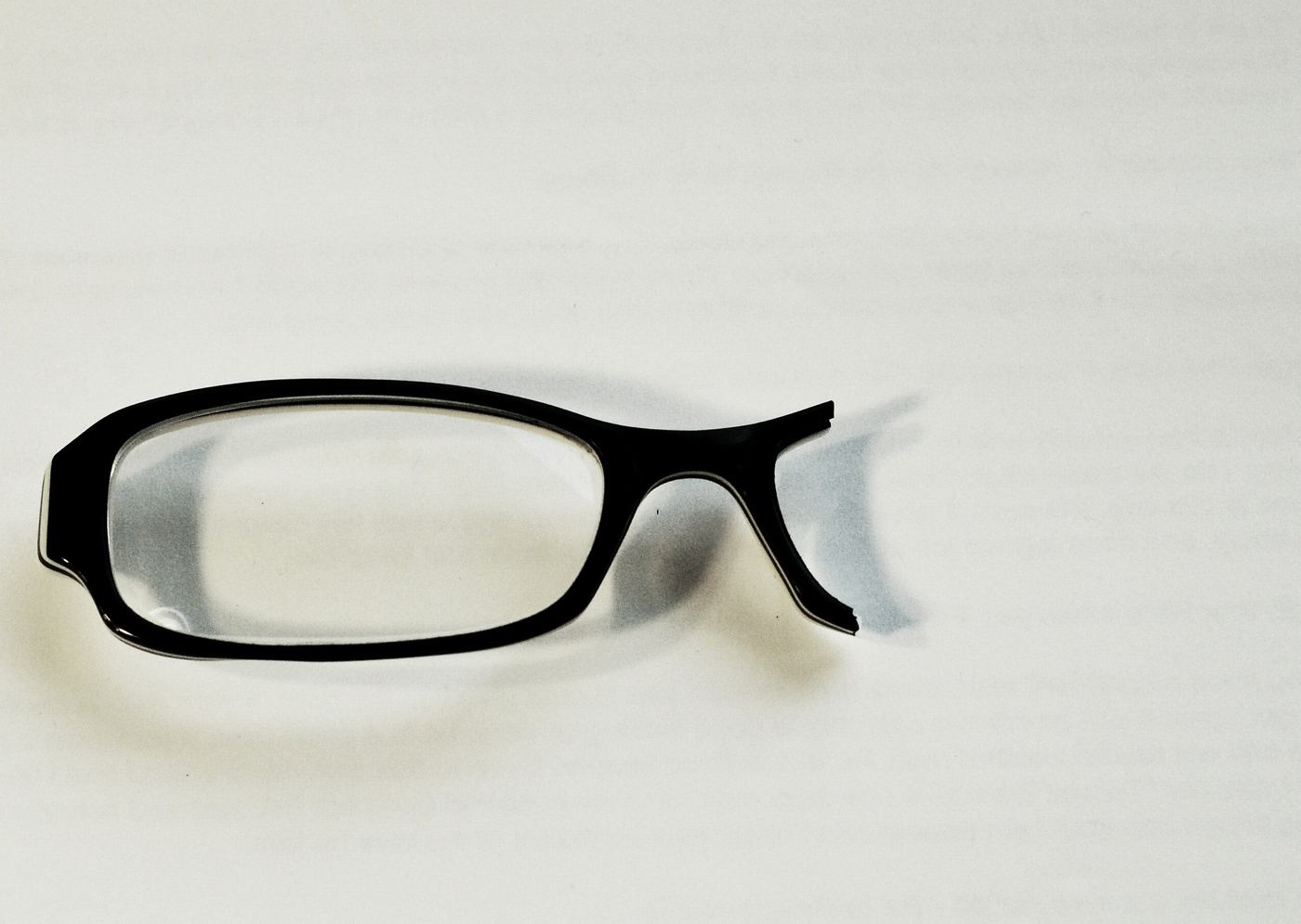 Secondary glue glasses repair adhesive