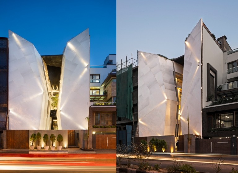 Modernes Atriumhaus besteht aus zwei Bauvolumen Beleuchtung an der Fassade 