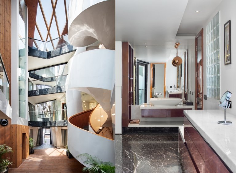 helle lichtüberflutete Zimmer Blick zum Atrium modernes Architektenhaus in Indien