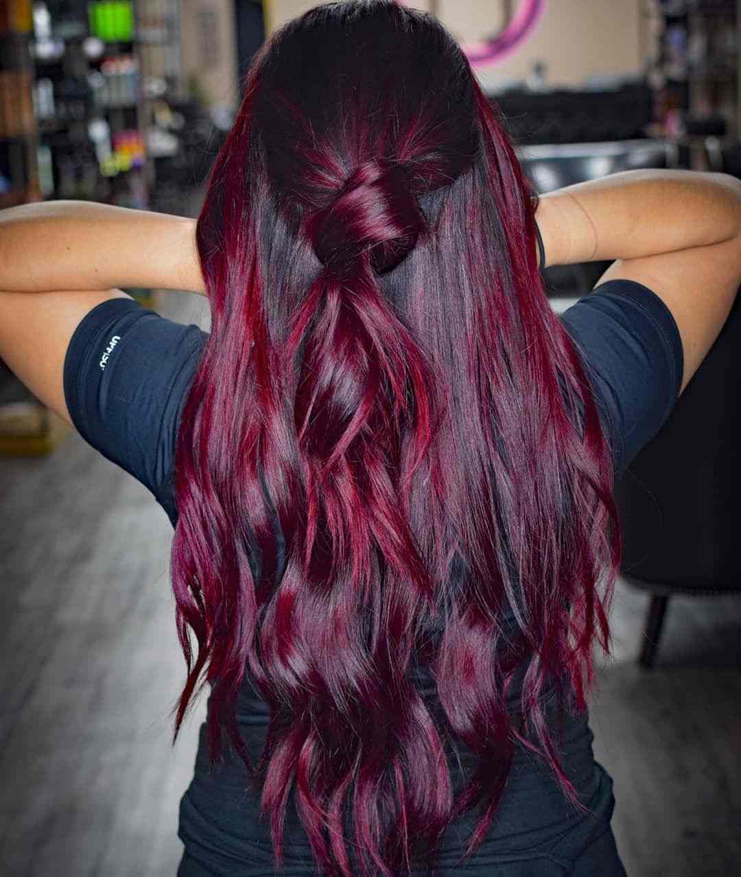 Rote dunkle strähnchen haare Kurze Haare
