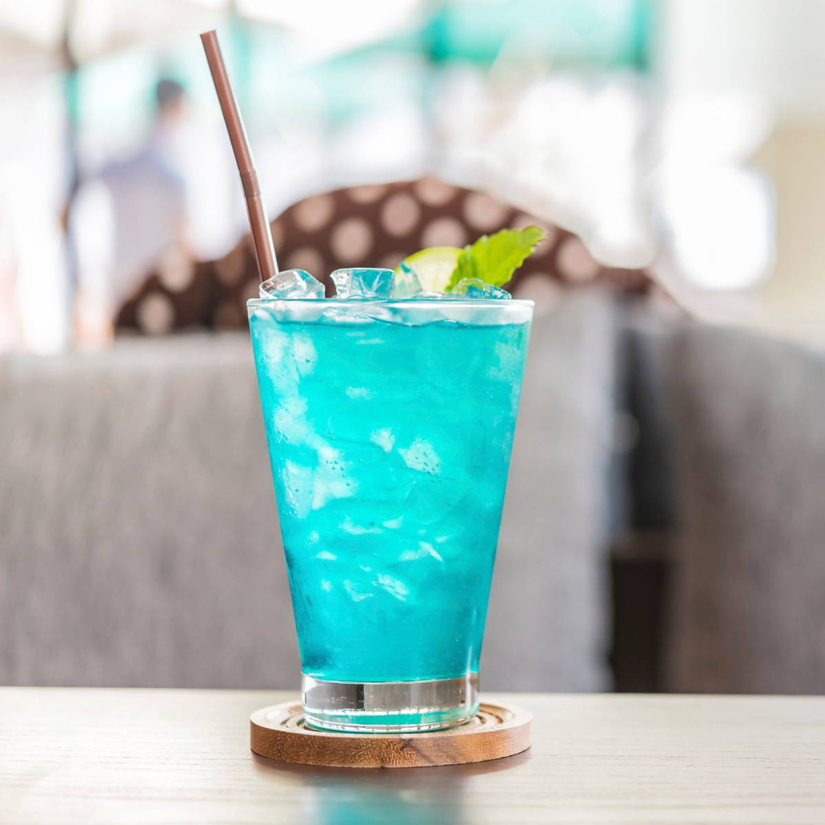 Blaue Cocktails Manhattan Rezept blue Curacao Geschmack Sommergetränke