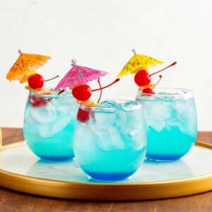 Blaue Cocktails mit Tequila Swimmingpool Rezept einfach Sommergetränke