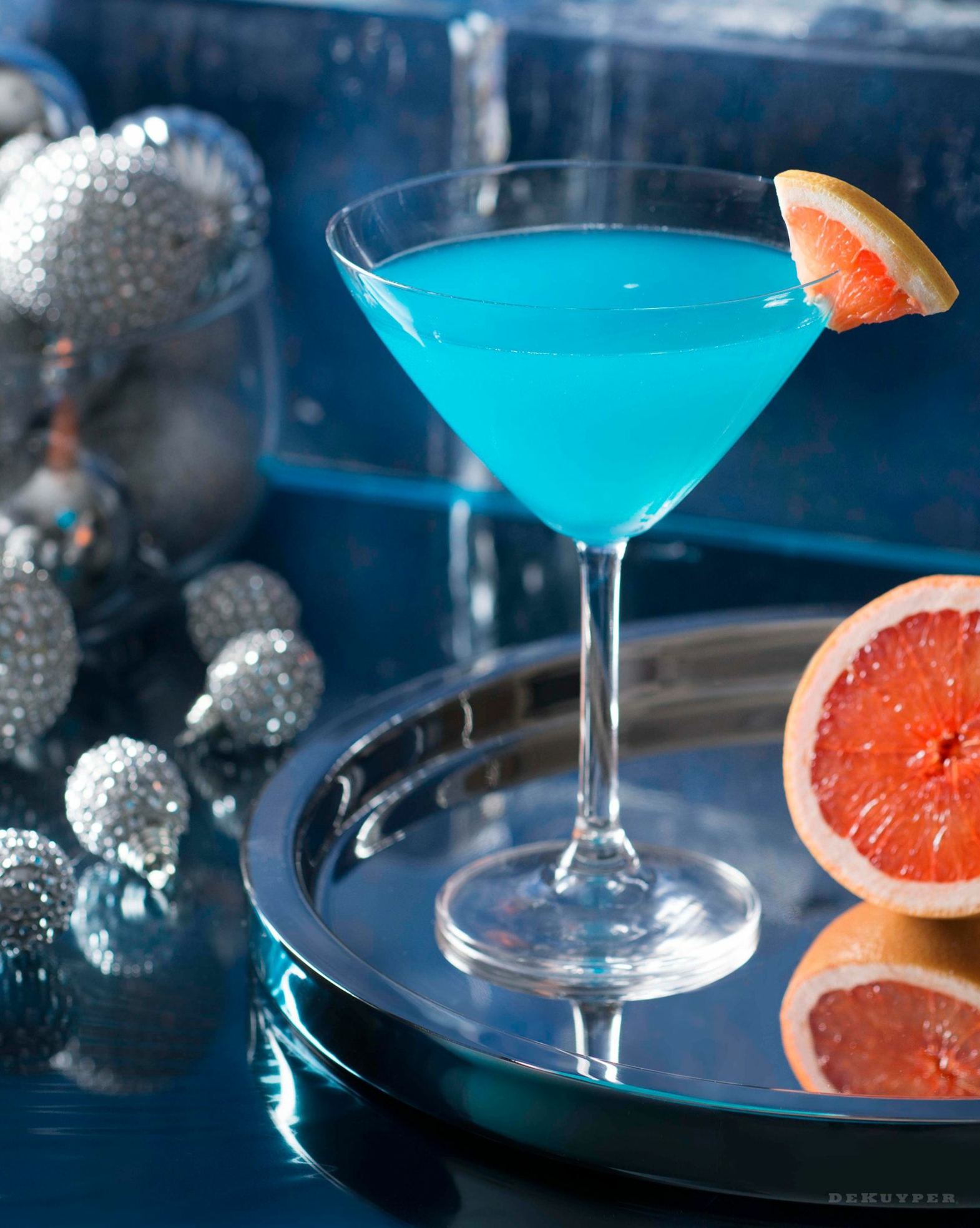 Blue Martini Rezept einfach Sommergetränke mixen Cocktailglas