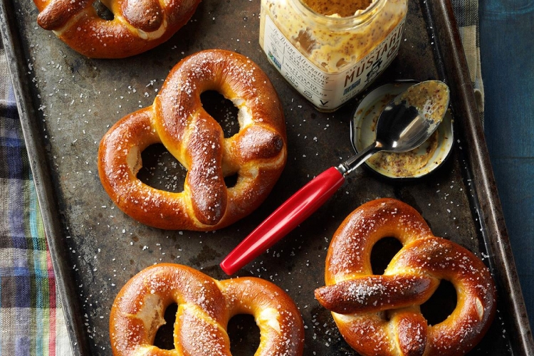 Laugengebäck selber machen mit und ohne Lauge - Rezepte & Formideen Laugengebäck selber machen mit und ohne Lauge - Rezepte & Formideen