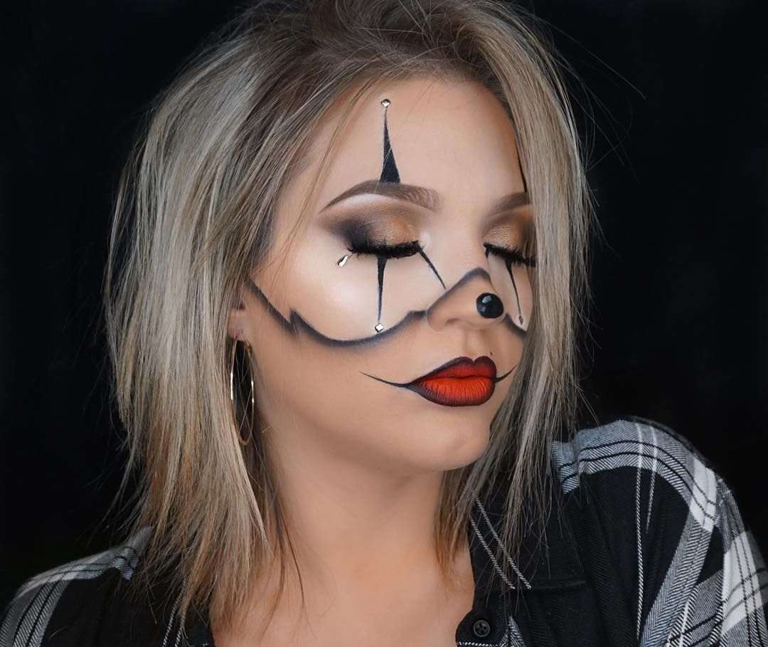 Clown schminken Frau Kostüm für Halloween selber basteln einfach