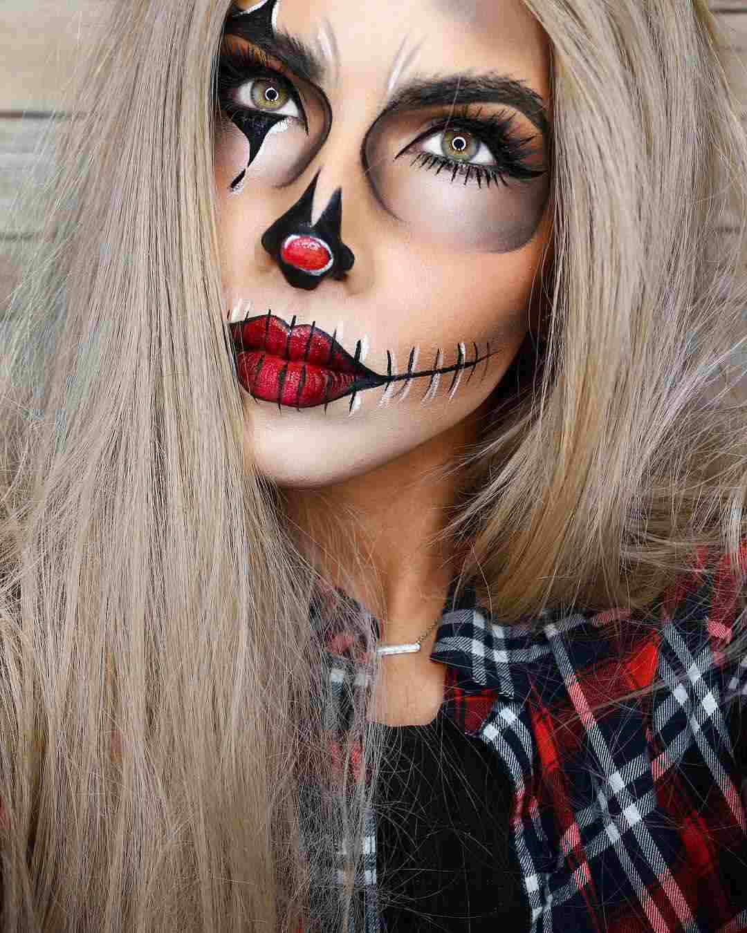 Clown schminken für Damen Anleitung Halloween Makeup Frau einfach