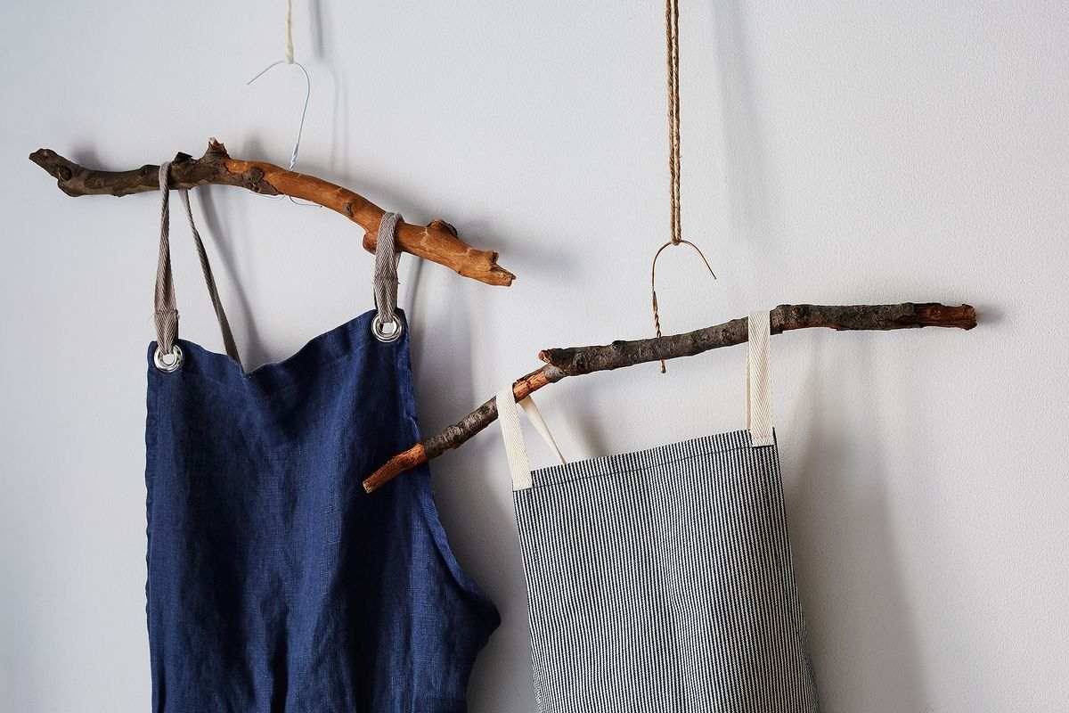 DIY Garderobe Ast Anleitung Kleiderbügel selber machen aus Holz