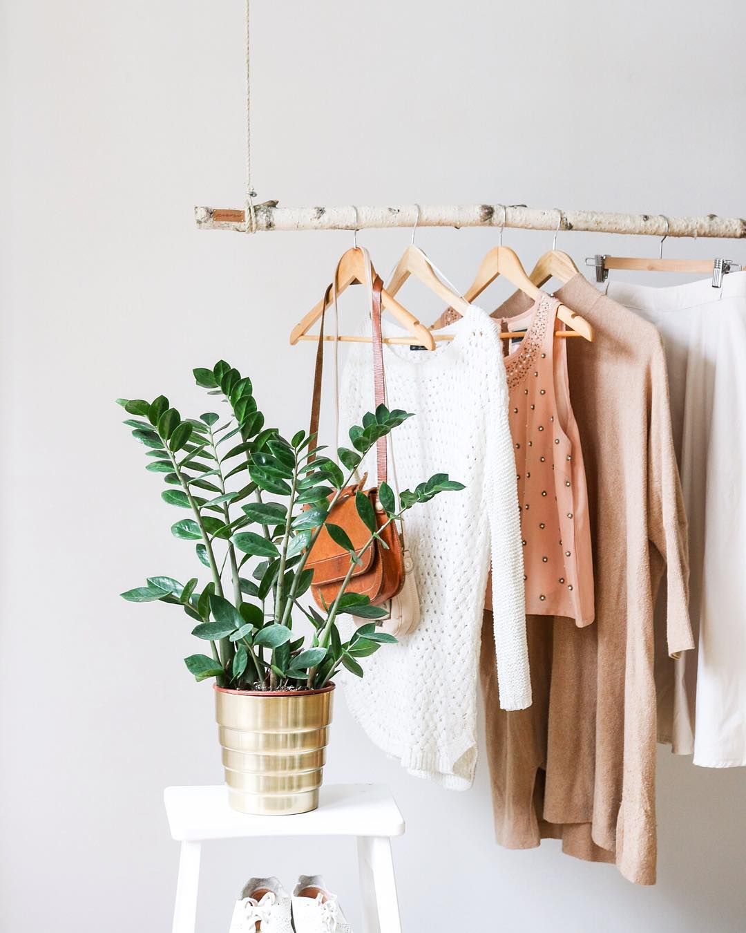 DIY Garderobe Holz Wohnzimmer einrichten Ideen minimalistisch Wohntrends