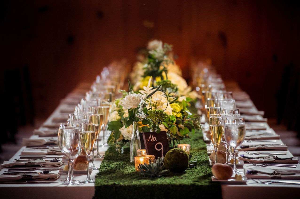 Dekoration aus der Natur Hochzeit Tischnummer Ideen Blumenstrauß aus Rosen