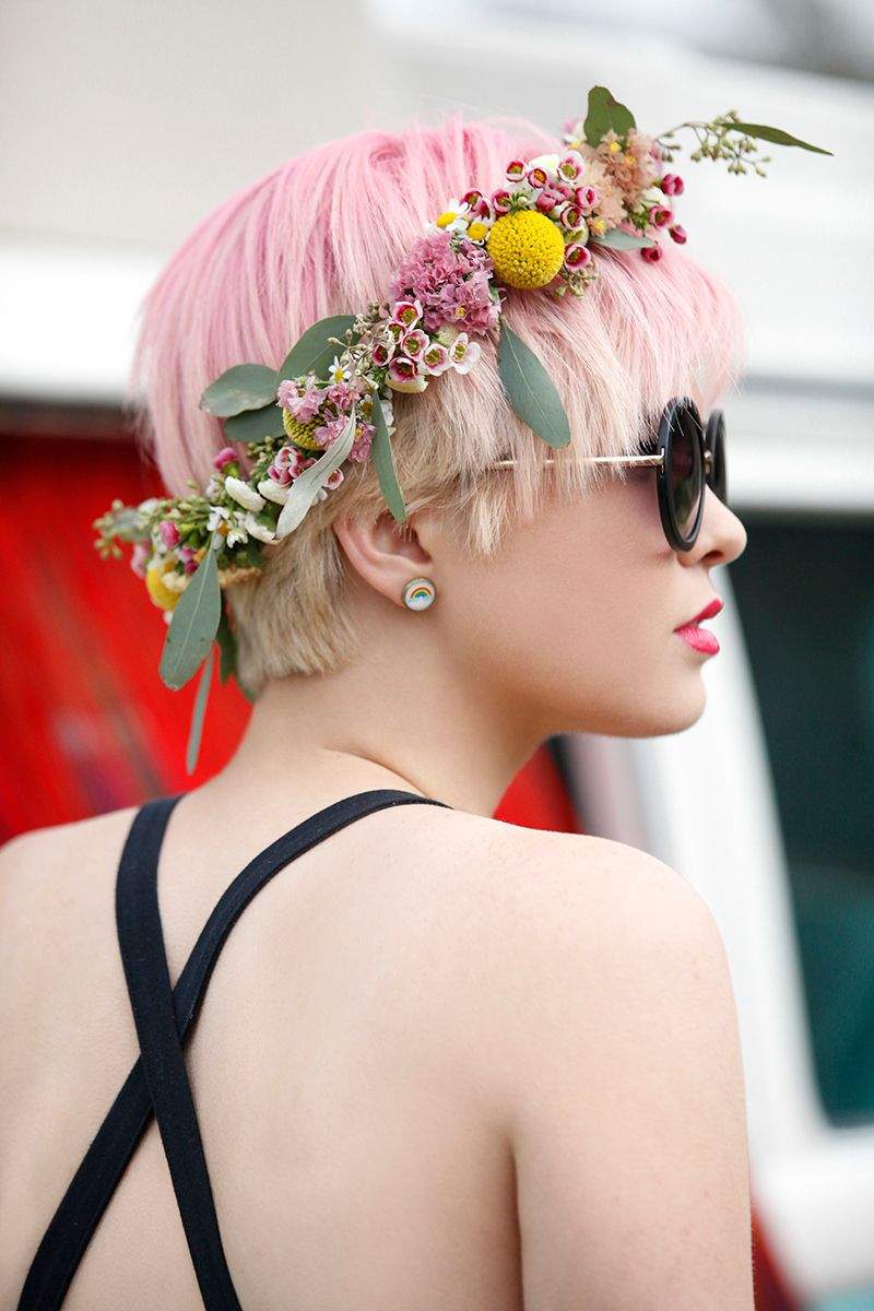 Dirndl Hairstyles For Short Hair Flower Wreath Pastel Pink Hair Color Hair Trends 2019