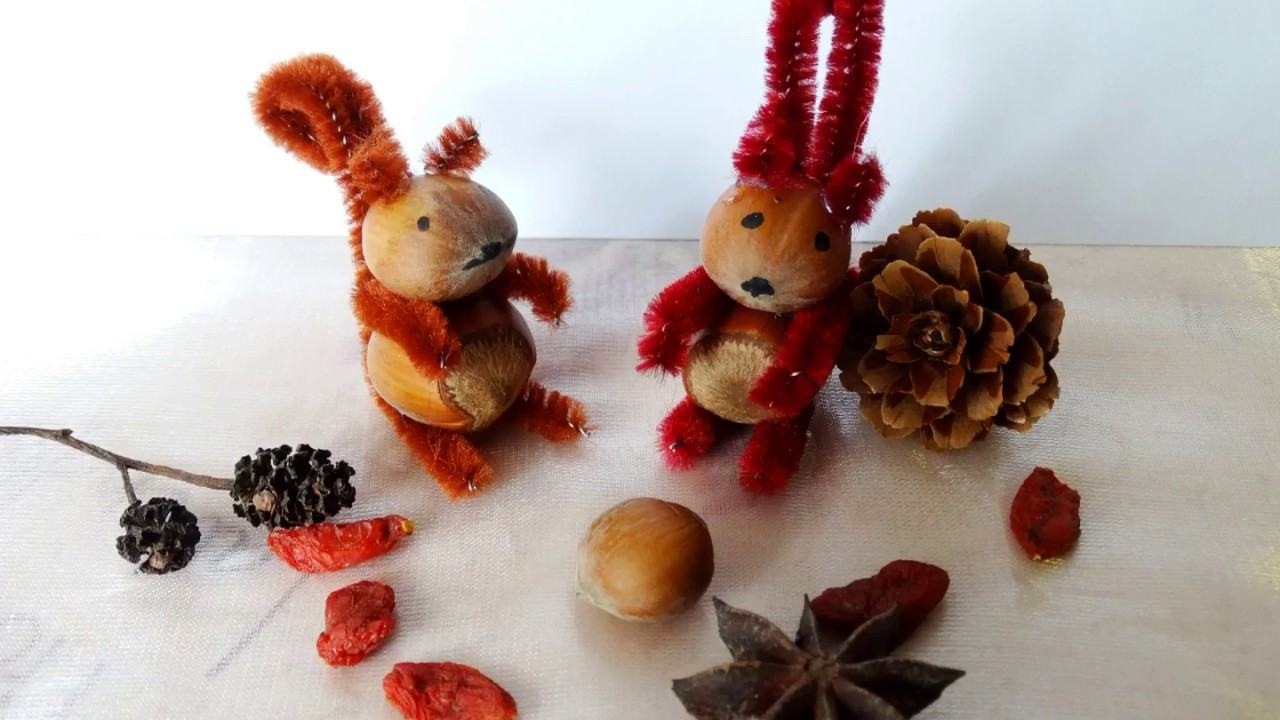 Herbstdeko für das Kinderzimmer basteln süße Tierfiguren aus Eicheln Bastelideen für Kinder im Kindergarten - Alter