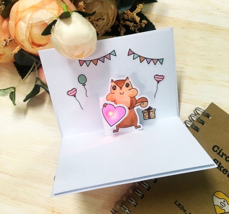 Pop-up Grußkarte mit Eichhörnchen mit den Kindern machen und zum Geburtstag verschicken