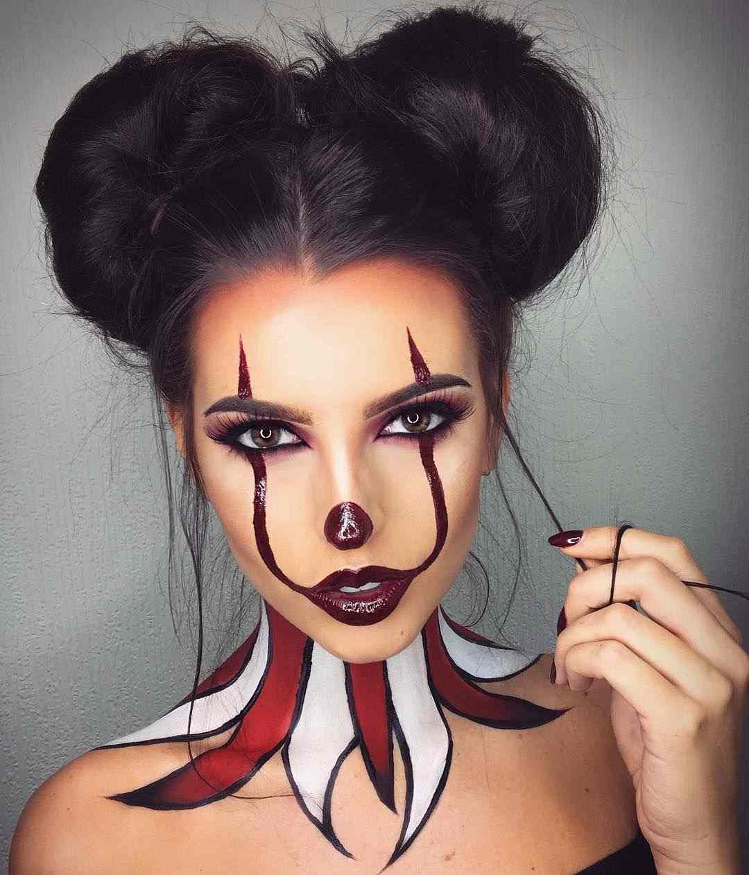 Es Clown Makeup Anleitung einfach Halloween Kostüm für Frauen selber basteln