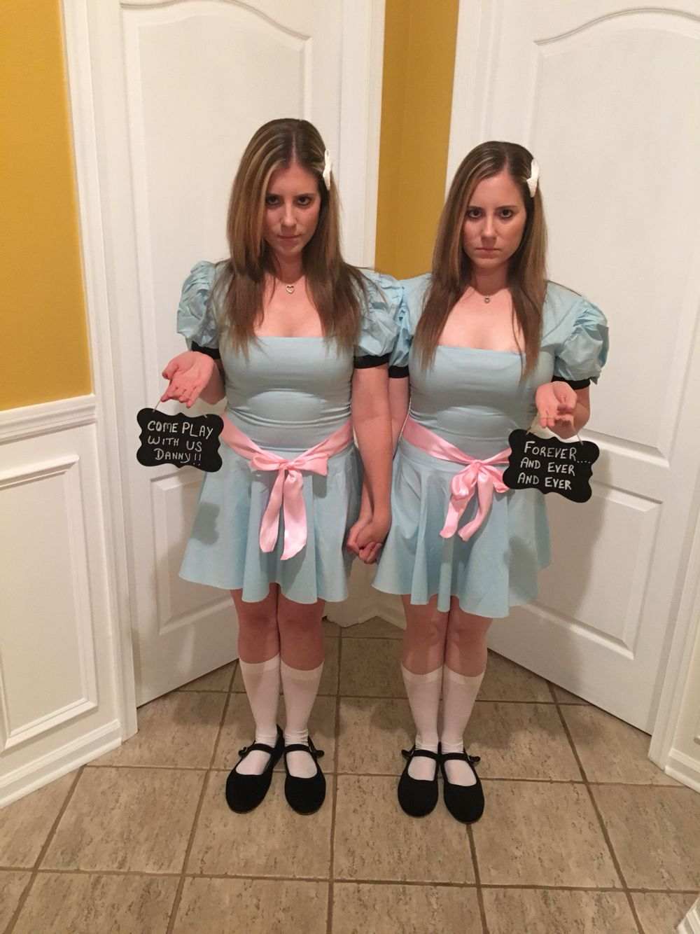 Freundinnen Kostüm Halloween gruselig Zwillinge Kostümidee selber basteln