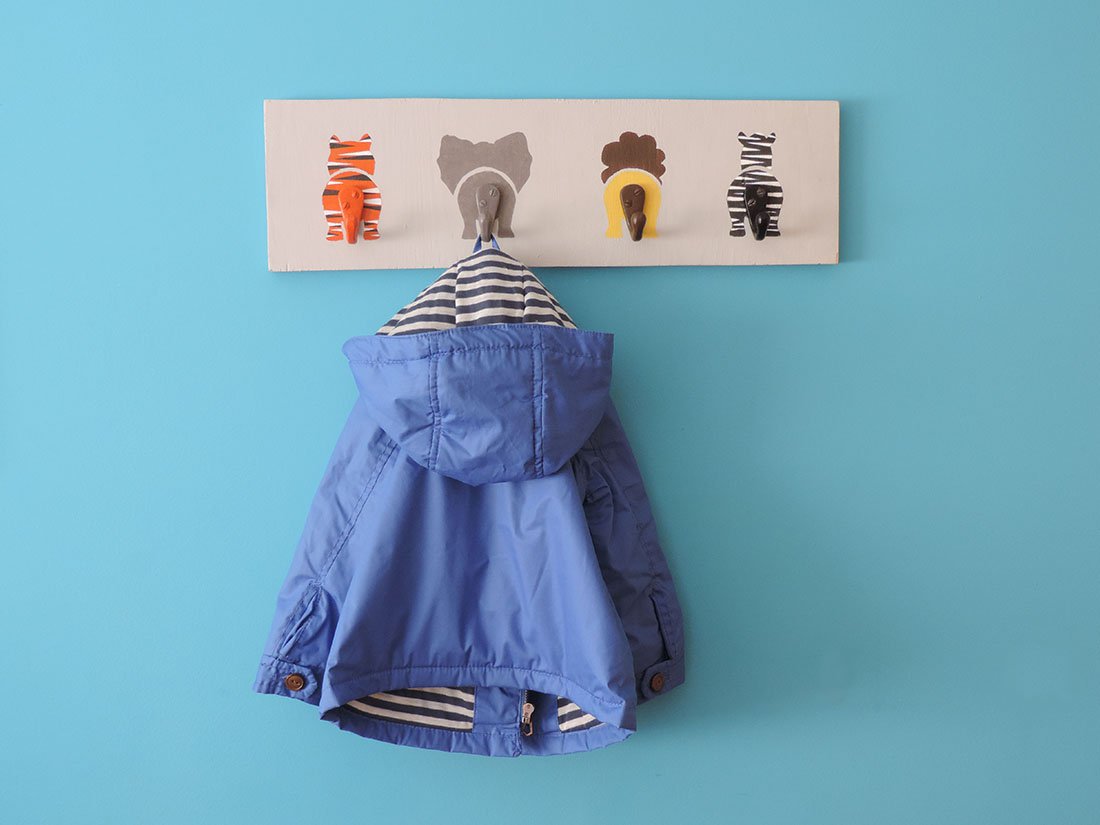 Garderoben Kinder DIY Ideen lustif Kinderzimmer in blau streichen