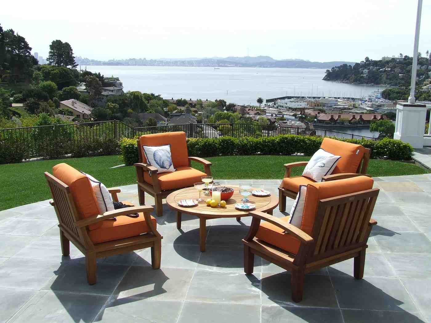 Lounge Möbel für den Outdoor Bereich Sessel aus Holz mit Polsterung