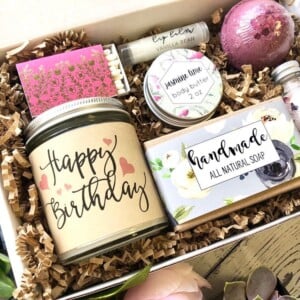 Geschenkbox für Freundin Inhalt Naturkosmetik Körperpflege Körperlotion mit Lavendel