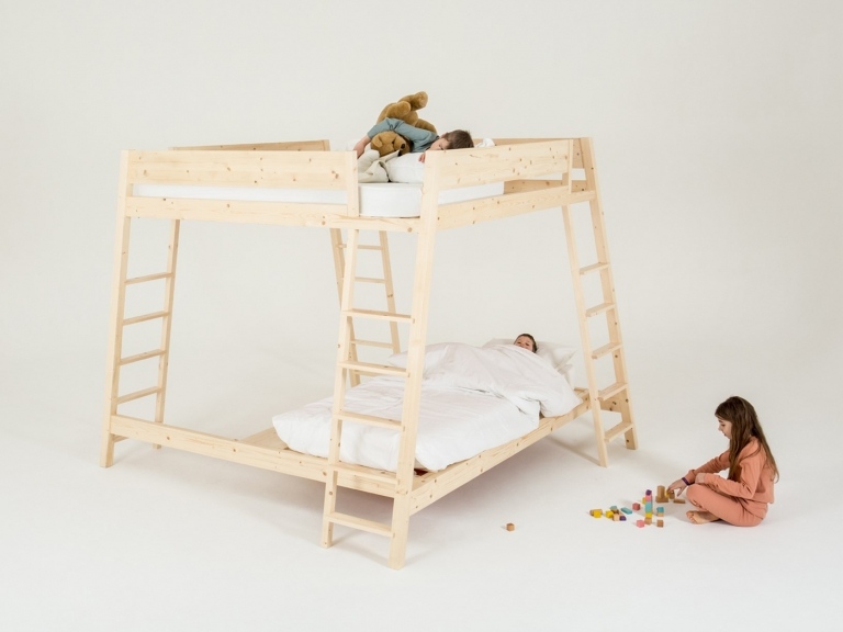 Etagenbett mit Schlafmöglichkeit auf der ersten Etage und weiteres Bett oben bequem das moderne Kinderzimmer einrichten