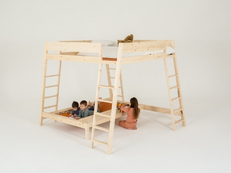  Ideen für funktionale Gestaltung mit Hochbett aus unbehandeltem Holz und drei Schlafbereichen