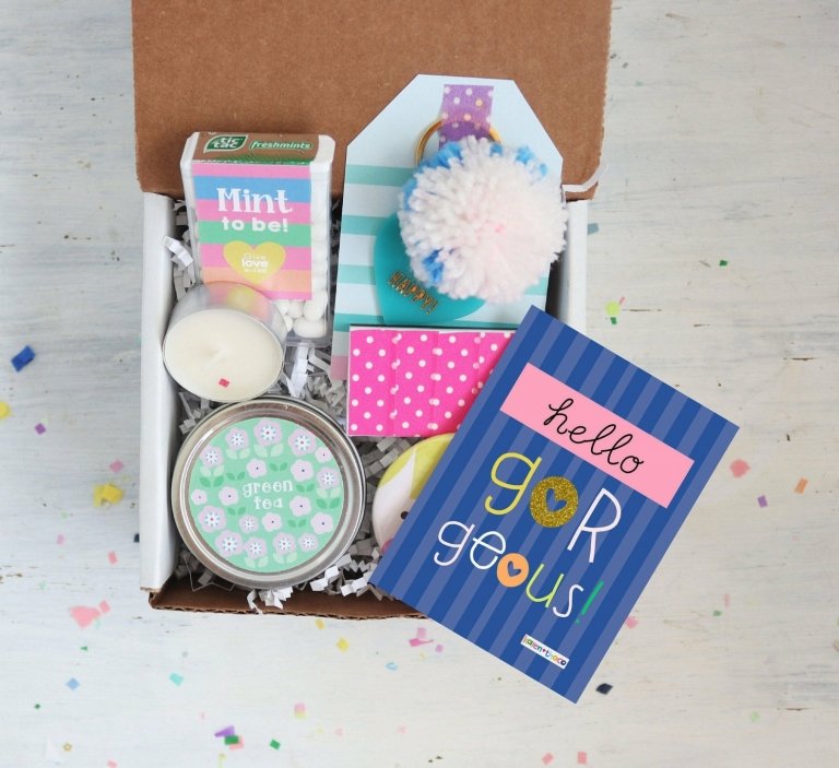 Giftbox mit Süßigkeiten Ideen Geburtstagskarte selber basteln