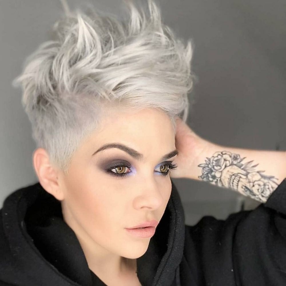 Hair Silver Color Pixie Hair Cut Style Hair Trends Smokey Eyes Make Up
