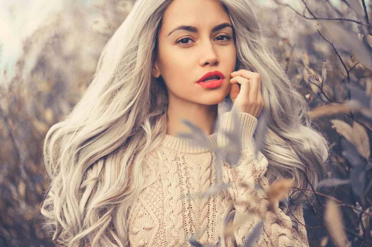 Hair silver color without Blondierung Hair care Hair Curl Granny Hair Hair Trend