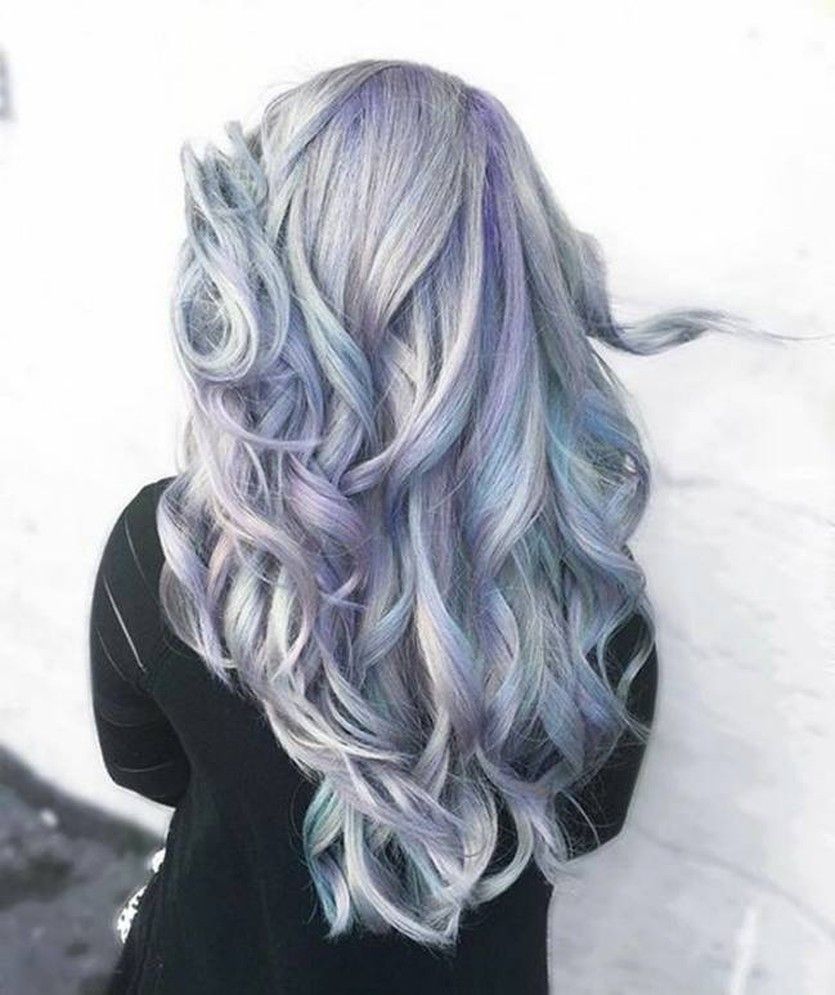 Haare silber färben schwarz blauf Haarfarbe Pastellblau Haartrends