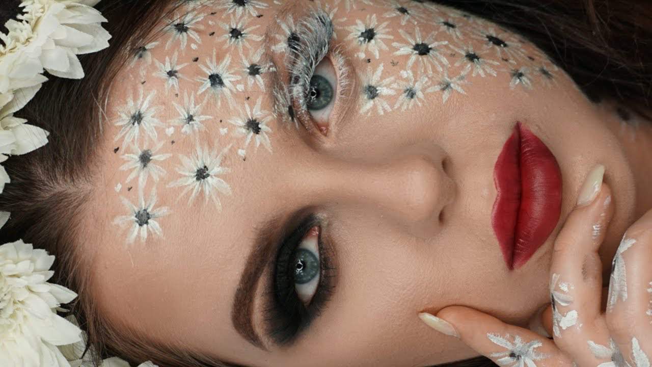 Blumen auf dem Gesicht malen Schminkideen für Fee zu Halloween