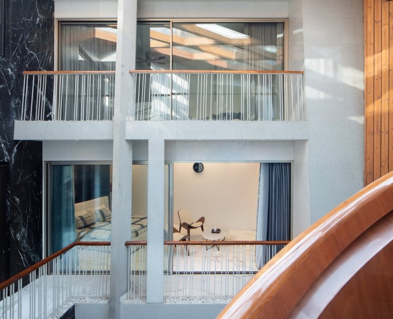 Haus mit Innenhof alle Schlafzimmer haben einen Balkon zwei Bauvolumen mit vier Etagen