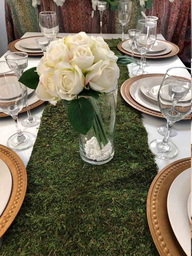 Hochzeit Tischdekoration Ideen einfach und günstig Blumenstrauß weiße Rosen